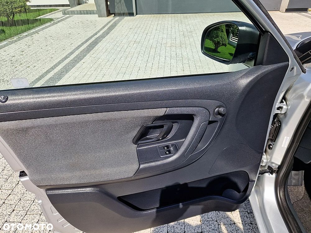 Skoda Fabia 1.2 HTP Cool Colour Edition - 17