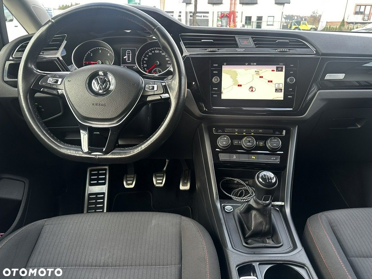Volkswagen Touran 2.0 TDI SCR Comfortline - 16