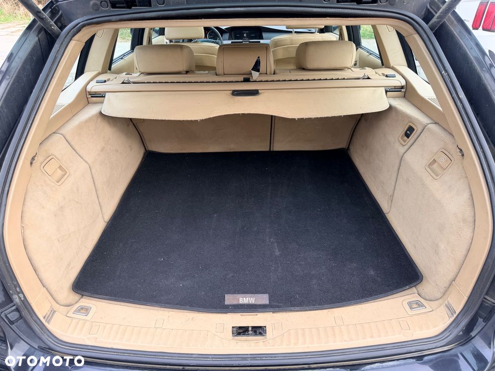 BMW Seria 5 525d - 17