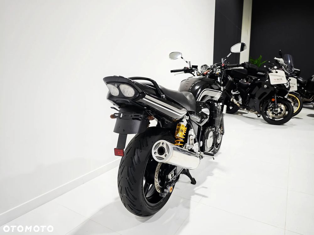 Yamaha XJR - 9