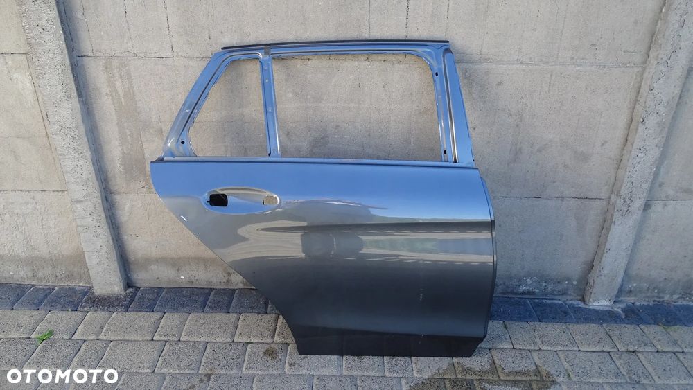 MERCEDES C-KLASA W205 KOMBI - drzwi tylne prawe - 1