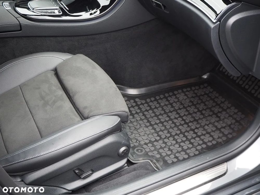 Mercedes-Benz Klasa E 220 d 4-Matic AMG - 11