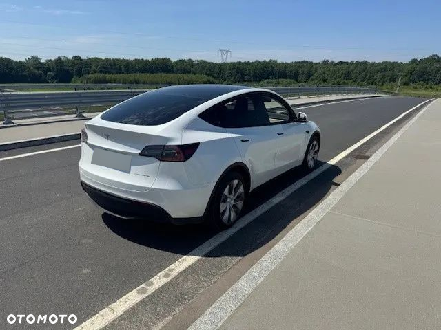 Tesla Y Long Range AWD - 6