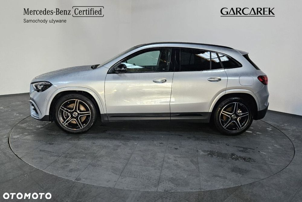 Mercedes-Benz GLA - 9