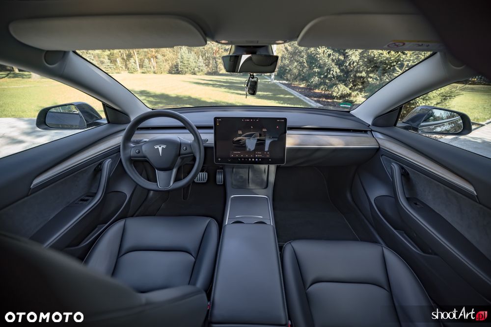 Tesla Model 3 - 10