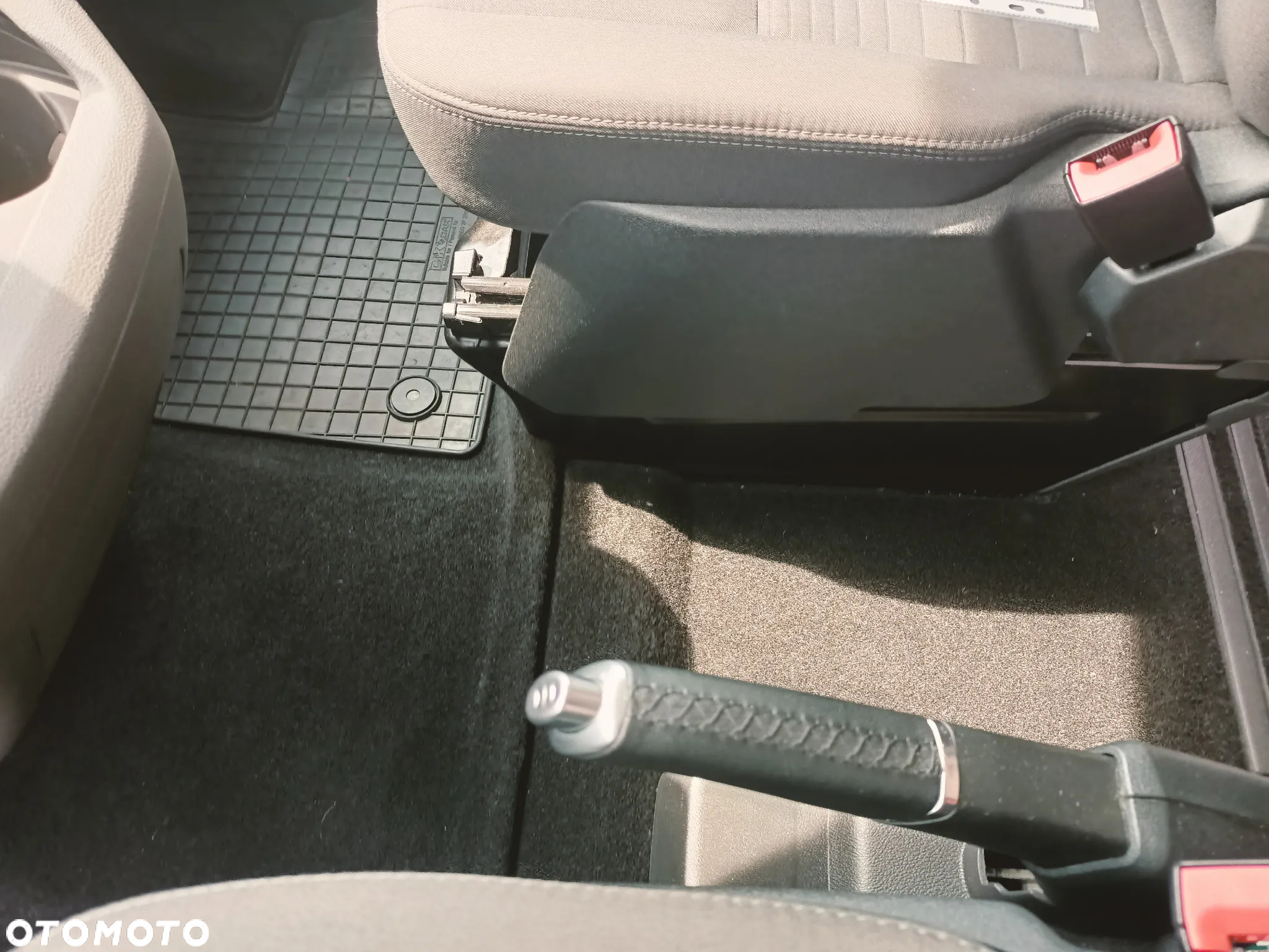 Ford Tourneo Custom - 16