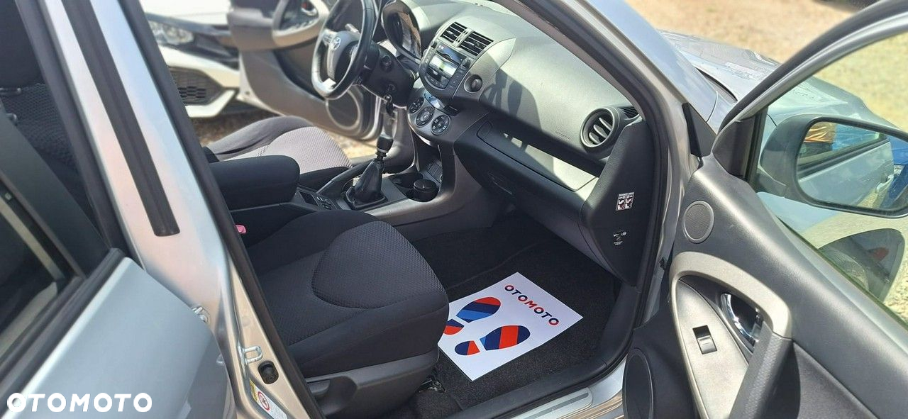 Toyota RAV4 - 11