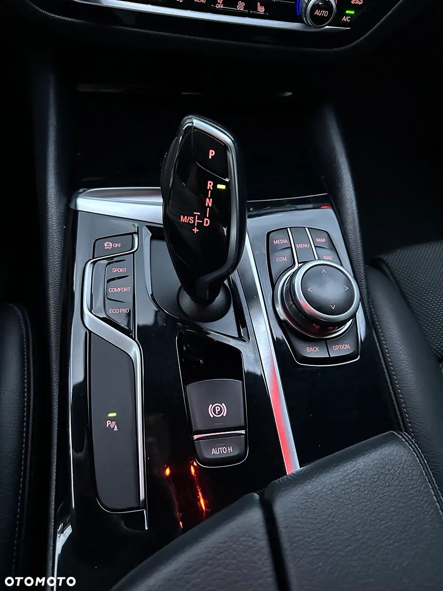 BMW Seria 5 520d Sport Line - 12
