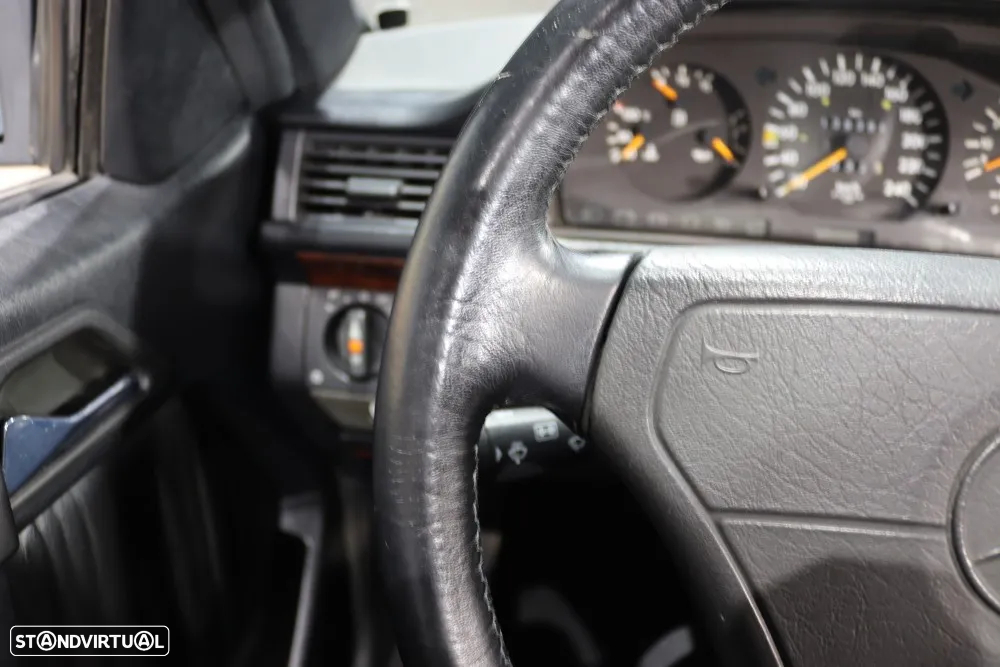 Mercedes-Benz E 220 - 26