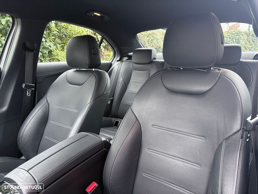 Mercedes-Benz A 250 Limousine e AMG Line - 30