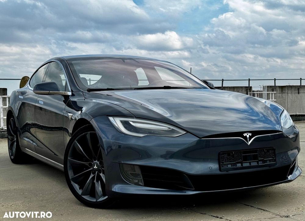Tesla Model S - 8