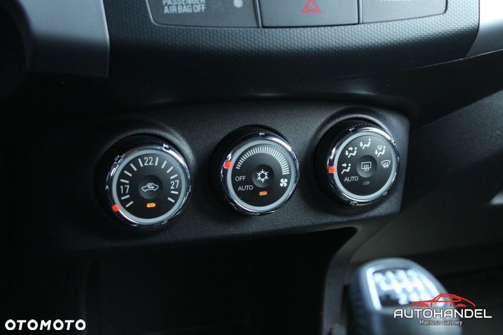 Mitsubishi Outlander - 14