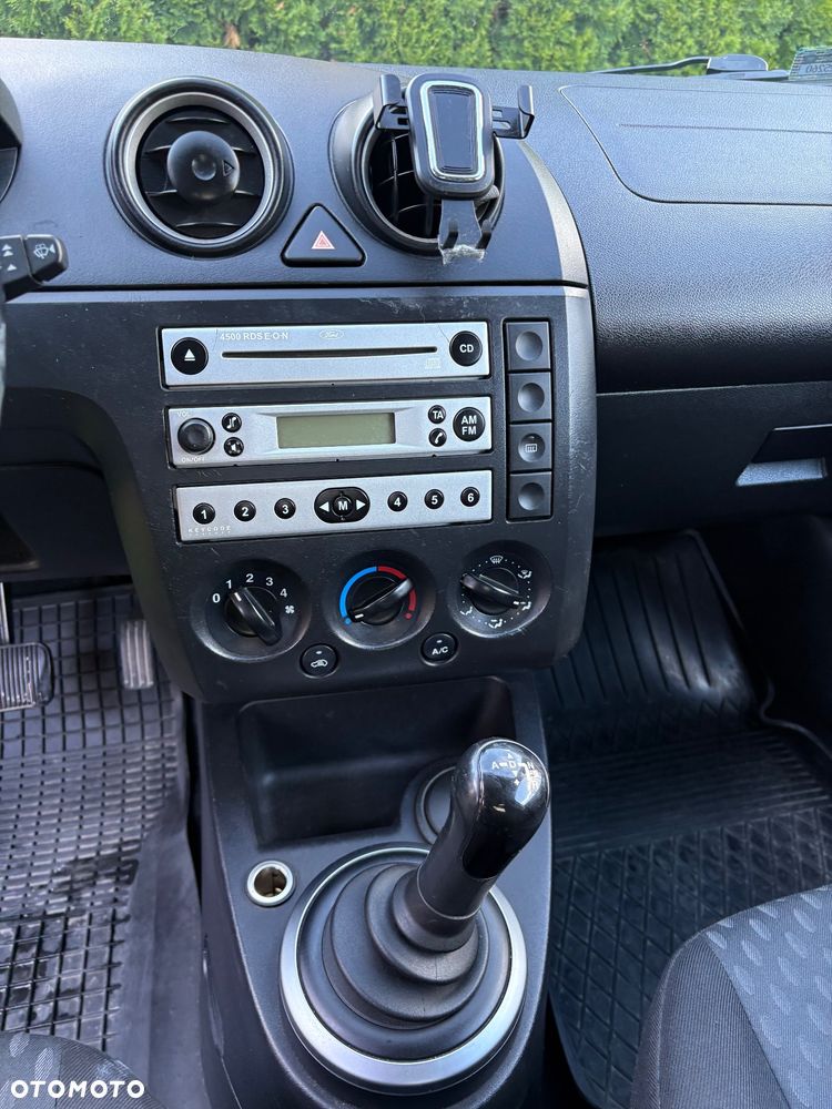 Ford Fiesta - 10