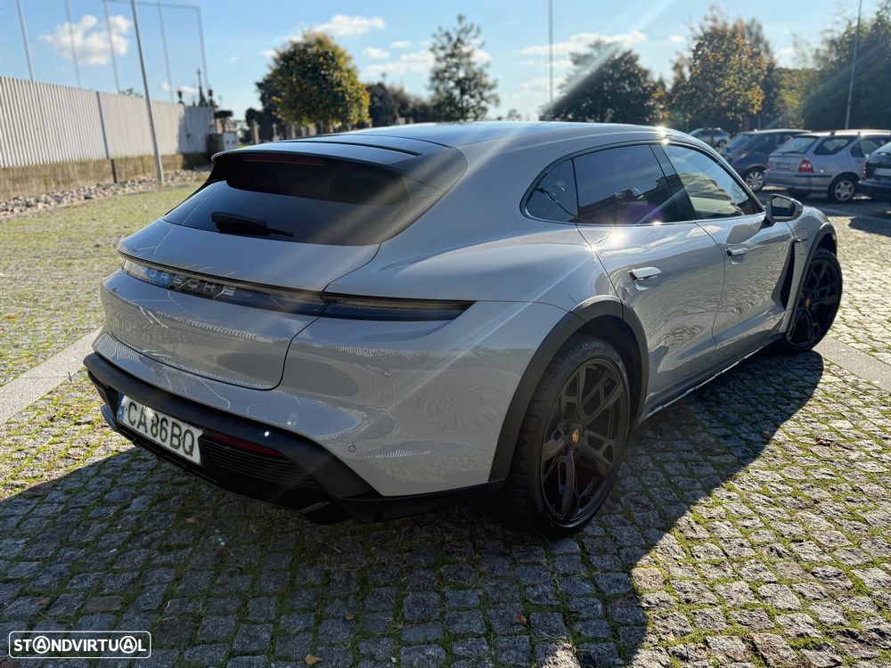 Porsche Taycan Cross Turismo 4 - 5