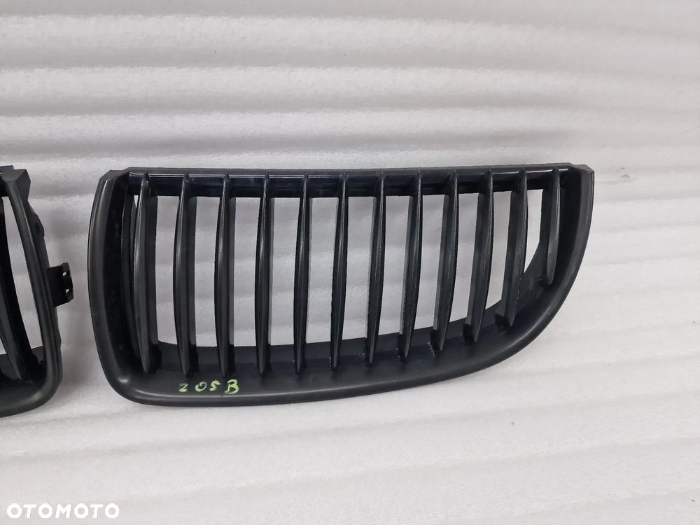BMW E90 / E91 04- KOMPLET LEWA + PRAWA NERKA / ATRAPA / GRILL PRZEDNI PRZÓD CZARNE BLACK , NR AUKCJI GL205 - 3
