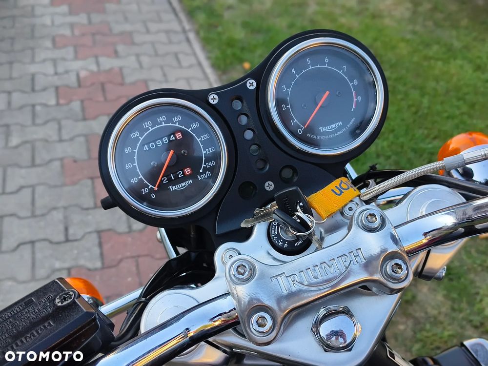 Triumph Thunderbird - 32