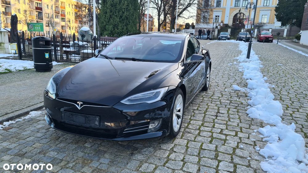 Tesla Model S - 3