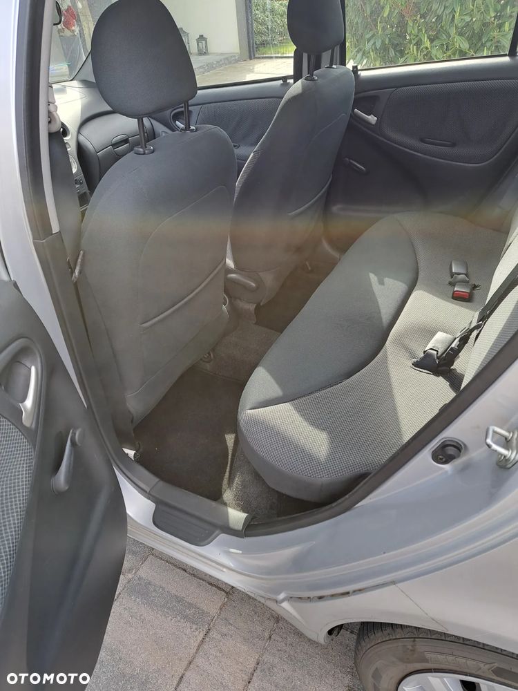 Toyota Yaris 1.3 - 6
