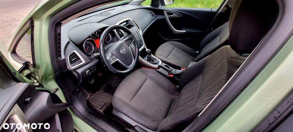 Opel Astra 2011 photo 5