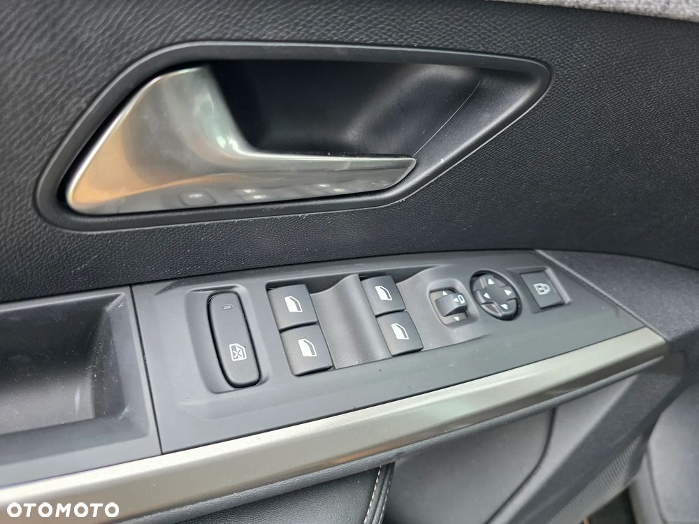 Peugeot E-5008 210 Allure - 34