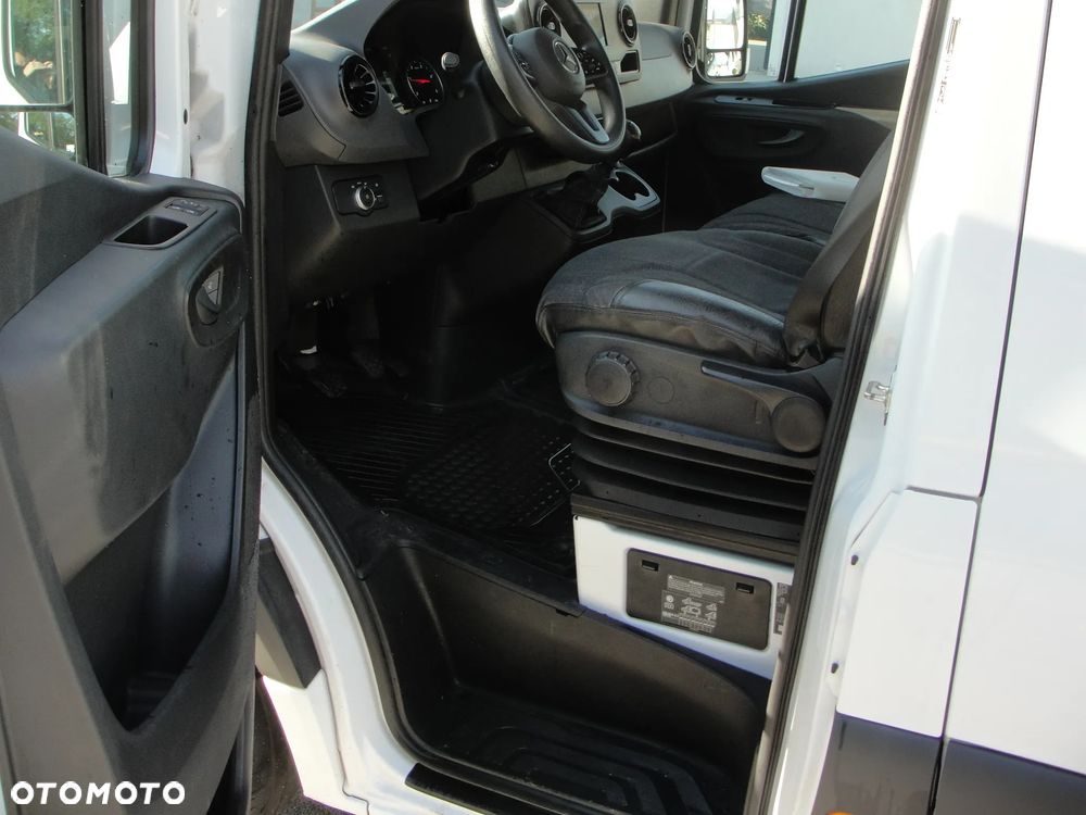 Mercedes-Benz Sprinter - 8