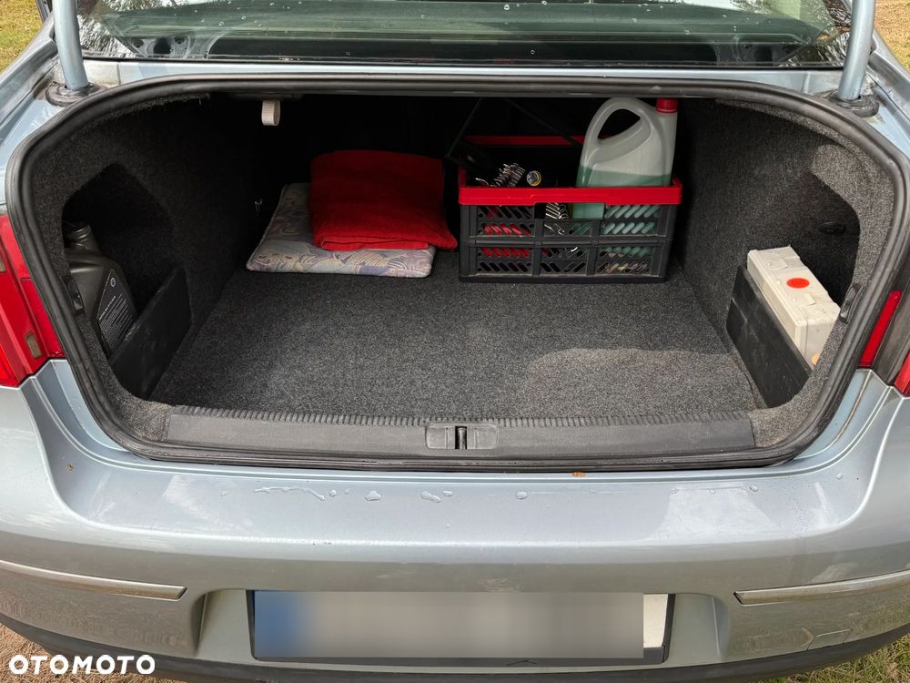 Volkswagen Passat 1.6 FSI Automatik Comfortline - 25