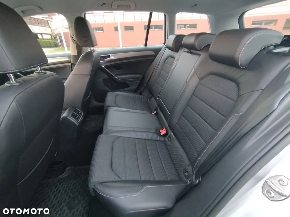 Volkswagen Golf - 8
