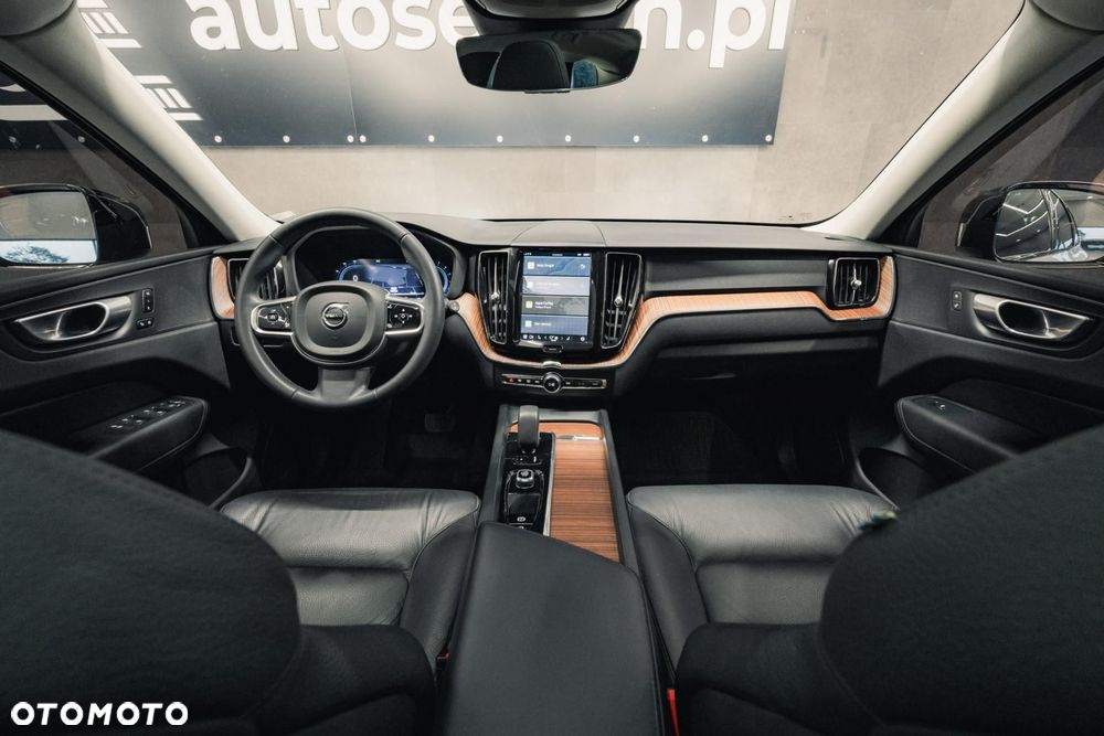 Volvo XC 60 B5 B AWD Plus Dark - 11