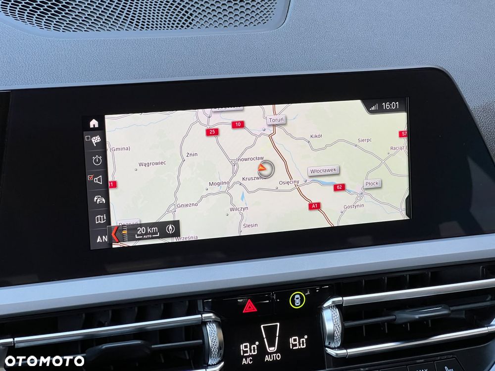 BMW Seria 3 320d xDrive - 28