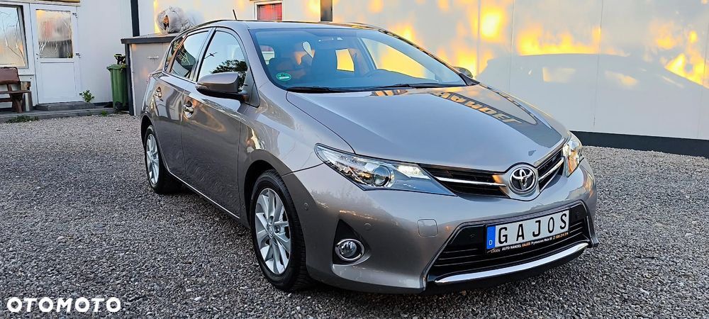 Toyota Auris 1.33 VVT-i Premium Comfort - 2