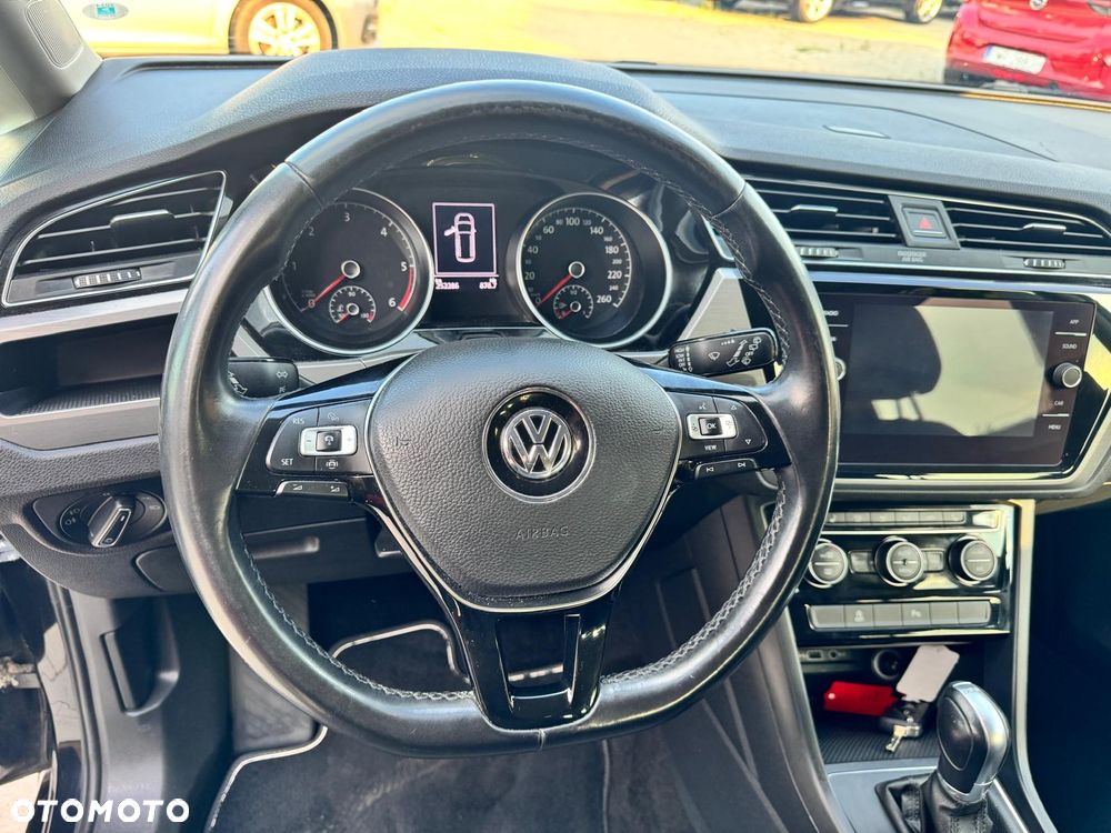 Volkswagen Touran - 17