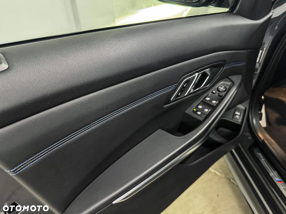 BMW Seria 3 320d xDrive M Sport Shadow - 24