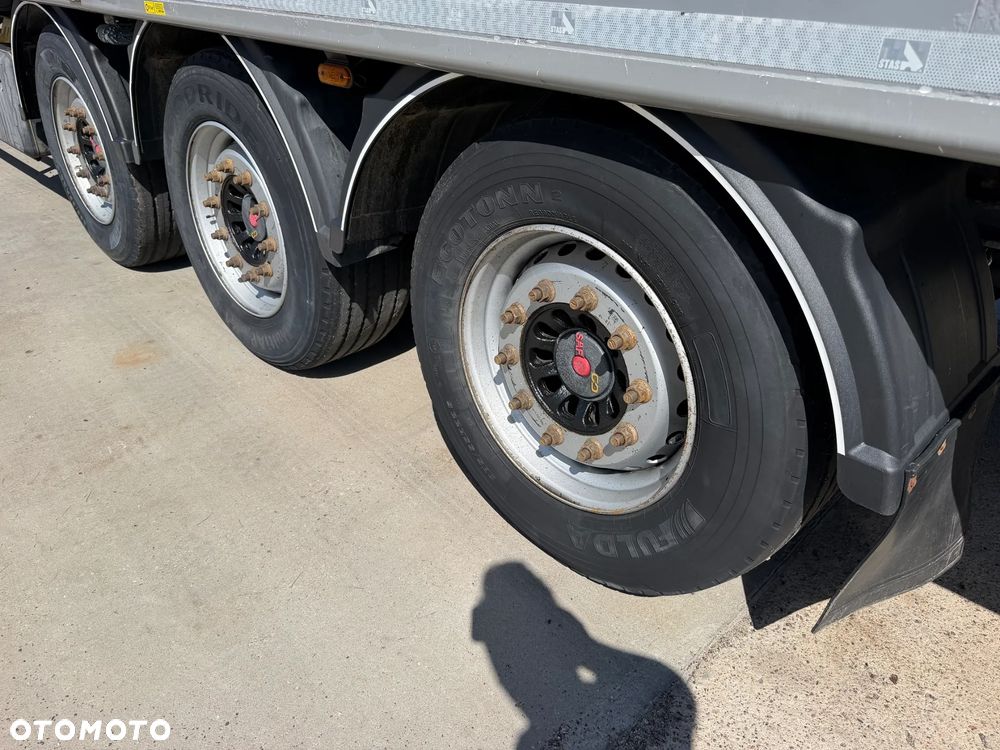 Stas Ruchoma podłoga 94m3 Podłoga 10 mm 2019 rok - 11