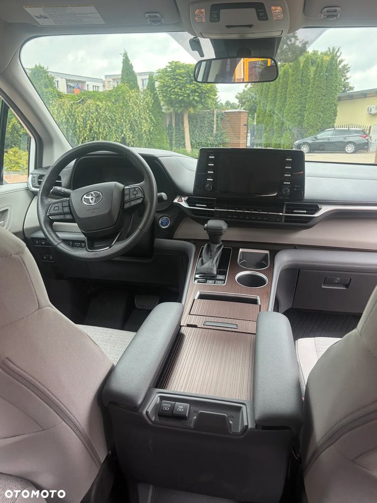 Toyota Sienna - 35
