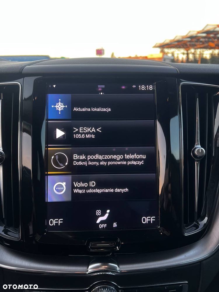Volvo XC 60 B4 D AWD Geartronic Momentum Pro - 32