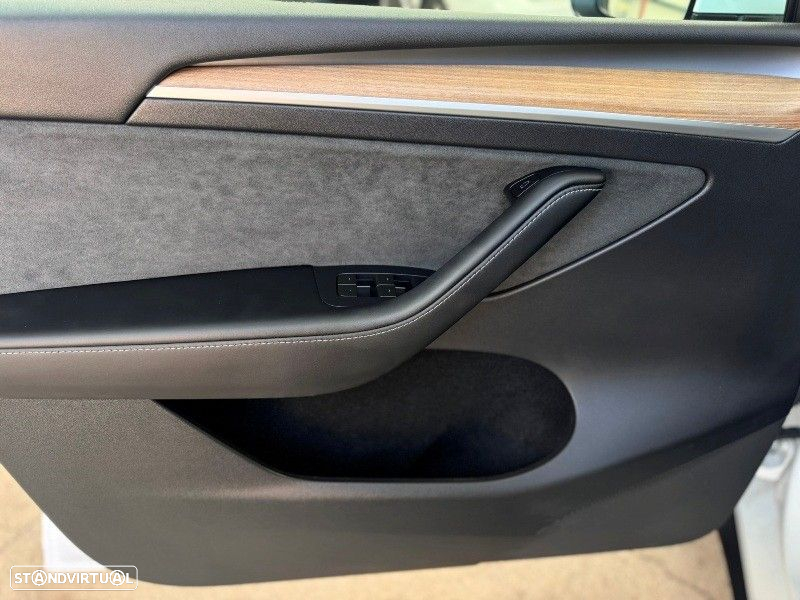Tesla Model Y RWD - 15