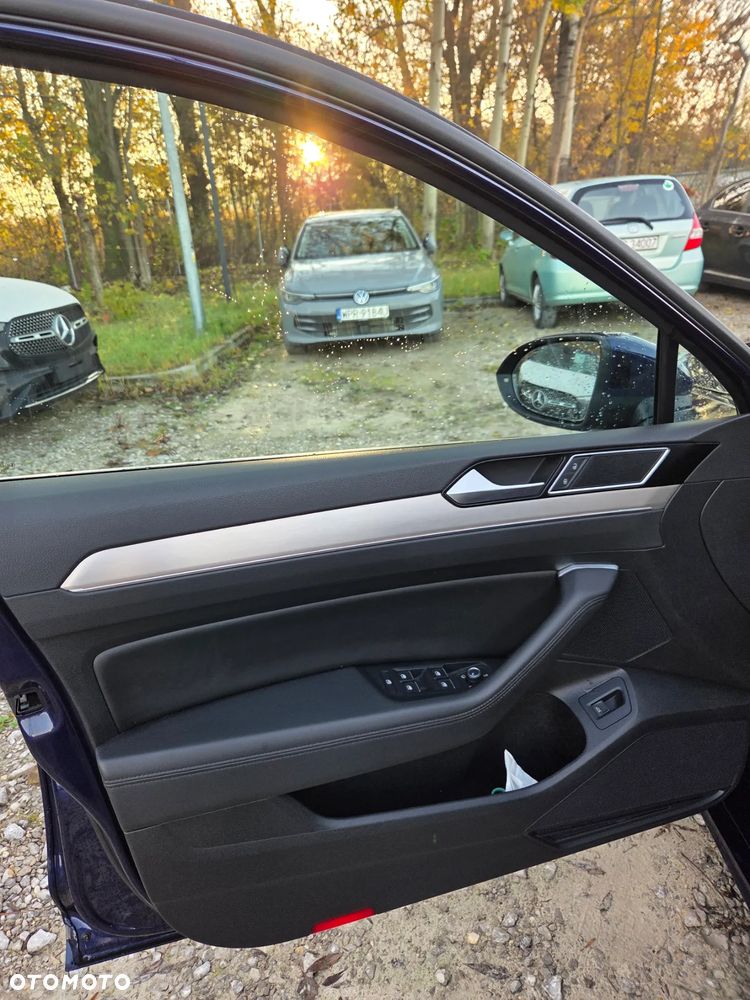 Volkswagen Passat - 17