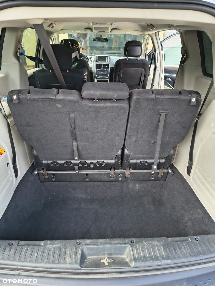 Dodge Grand Caravan - 12