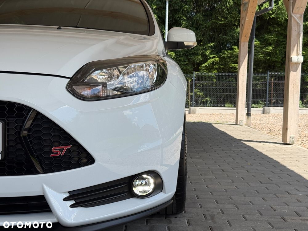 Ford Focus 2.0 EcoBoost ST mit Leder-Exclusiv-Paket - 23
