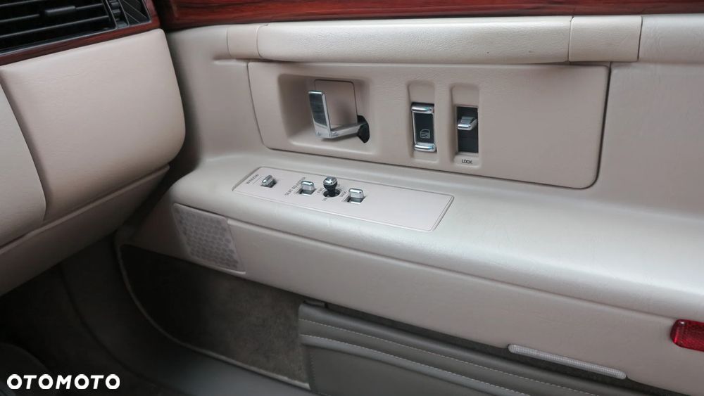 Cadillac Deville - 13