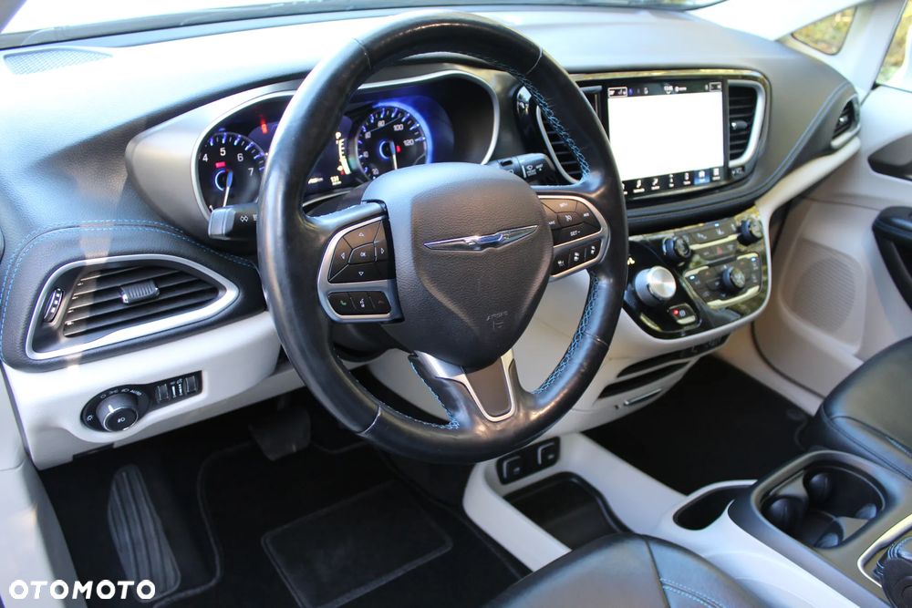 Chrysler Pacifica - 18