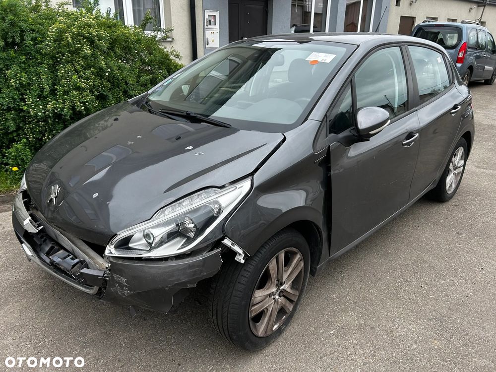 Peugeot 208 - 10
