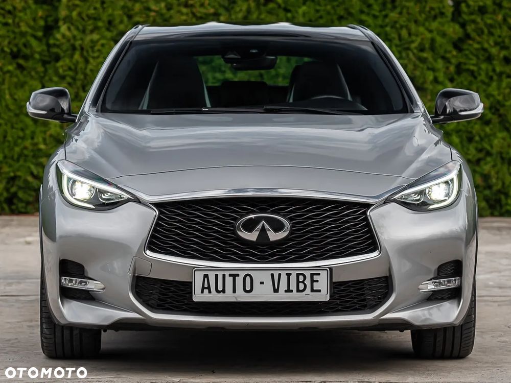 Infiniti Q30 2.0t DCT AWD Sport City Black - 4