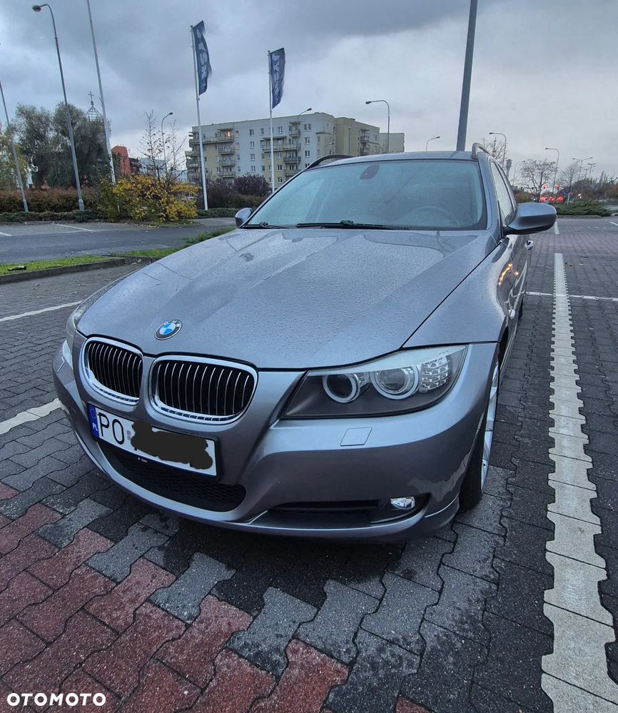 BMW Seria 3 325i xDrive Touring - 12