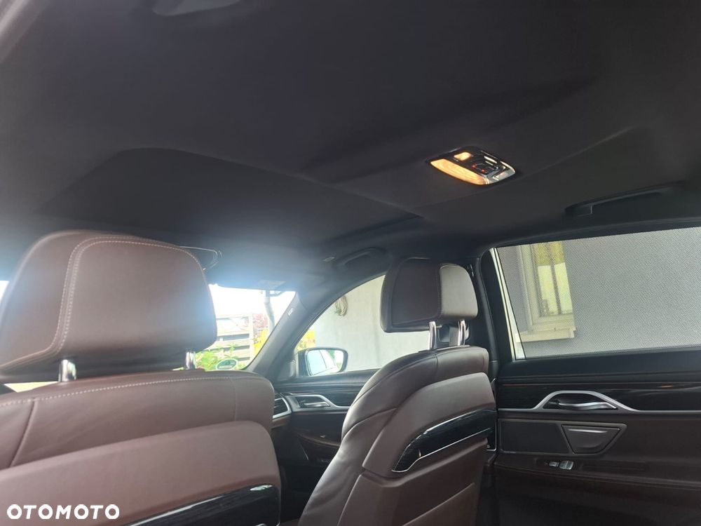 BMW Seria 7 740e iPerformance - 27