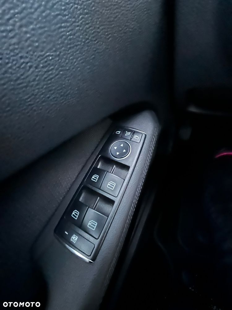 Mercedes-Benz Klasa E 200 CGI BlueEffICIENCY Avantgarde - 19