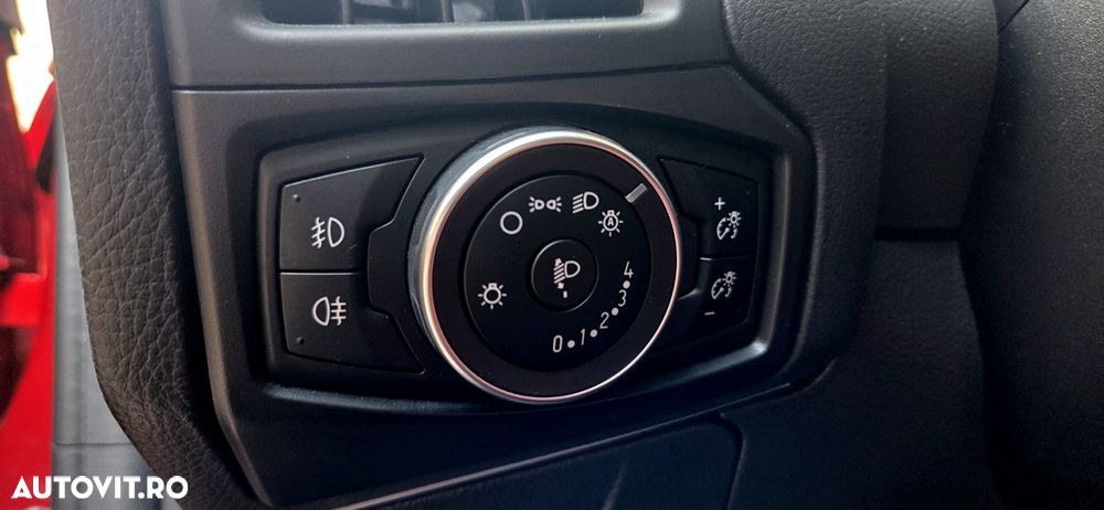 Ford Focus 2.0 TDCI Powershift Titanium - 12