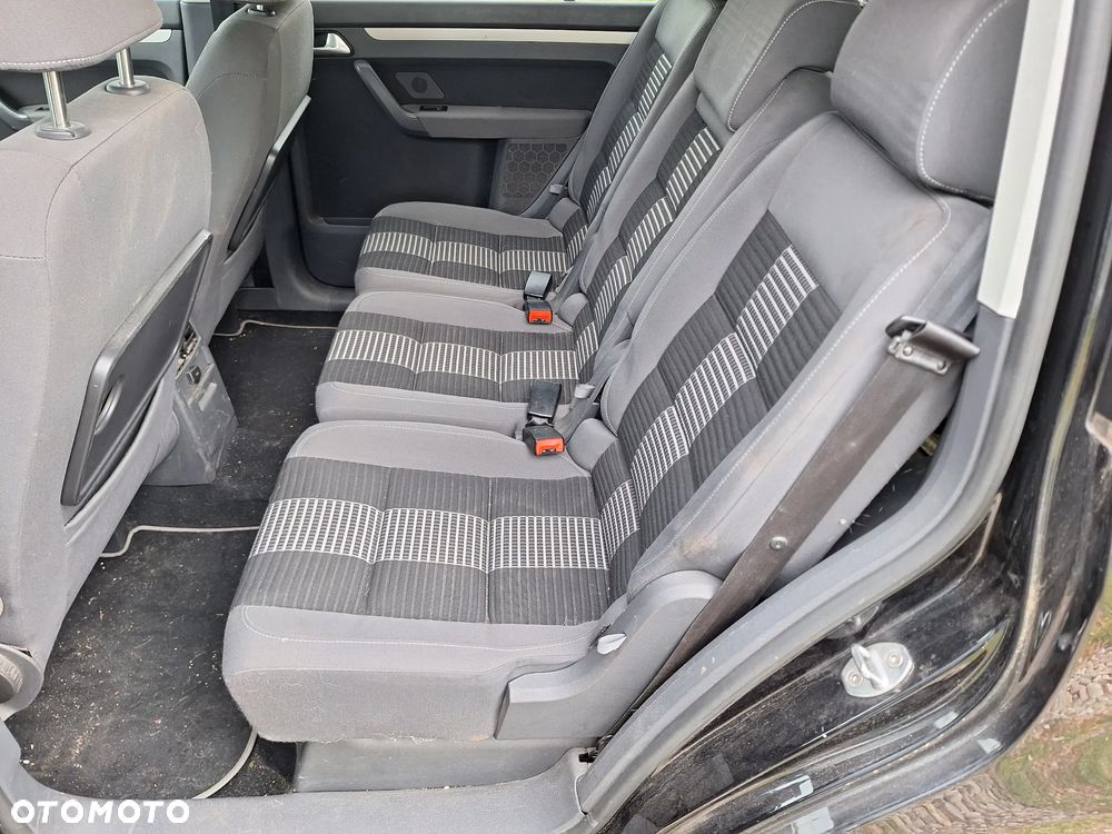 Volkswagen Touran - 16