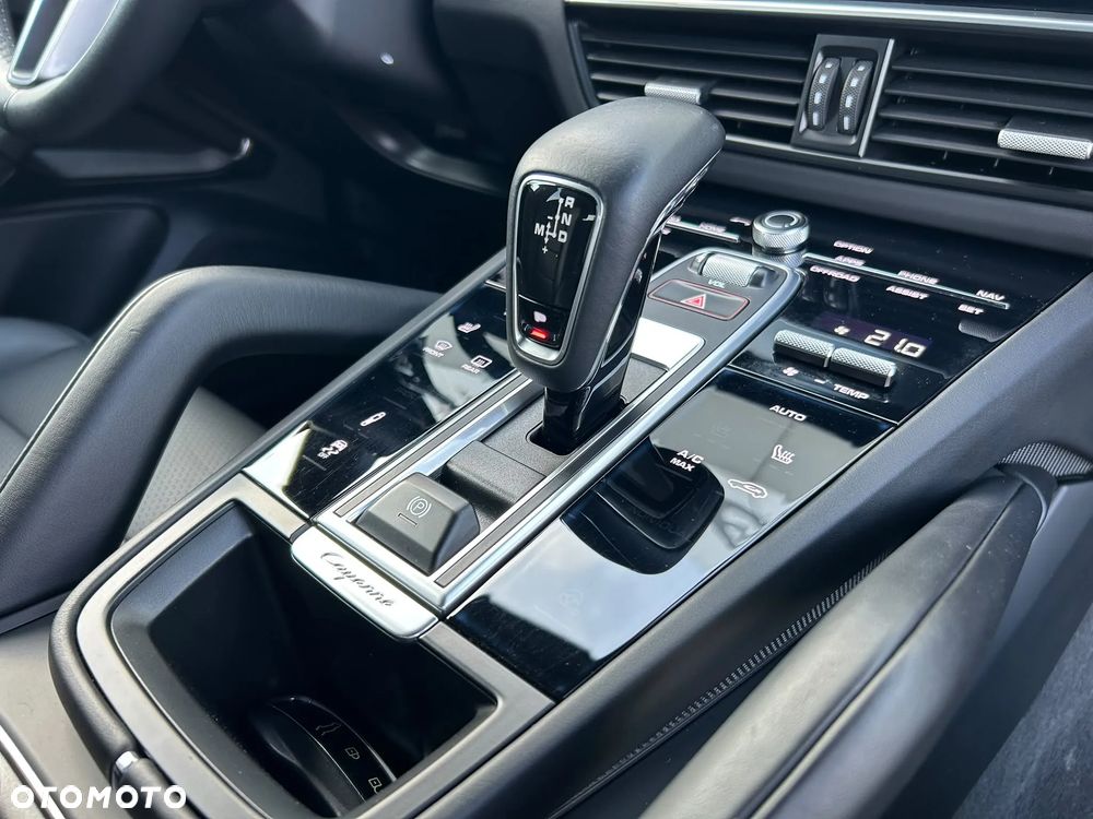 Porsche Cayenne - 24