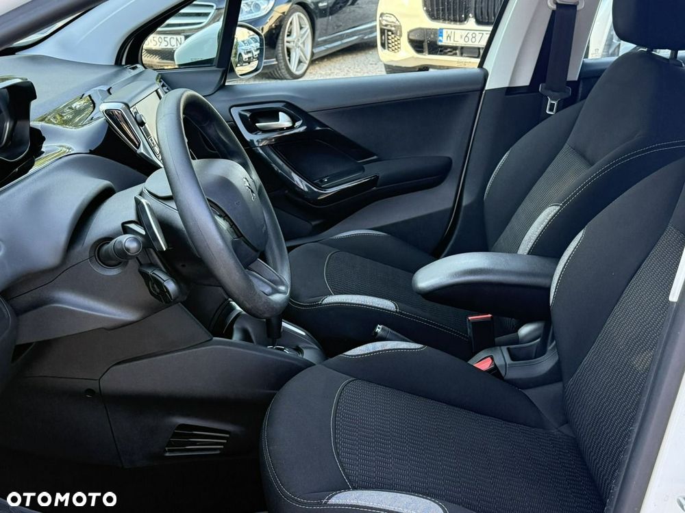 Peugeot 208 - 11